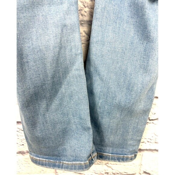 Torrid Jeans Womens 12 Light Blue Wash Crop Jegging Super Soft Distressed Torn - Picture 8 of 12